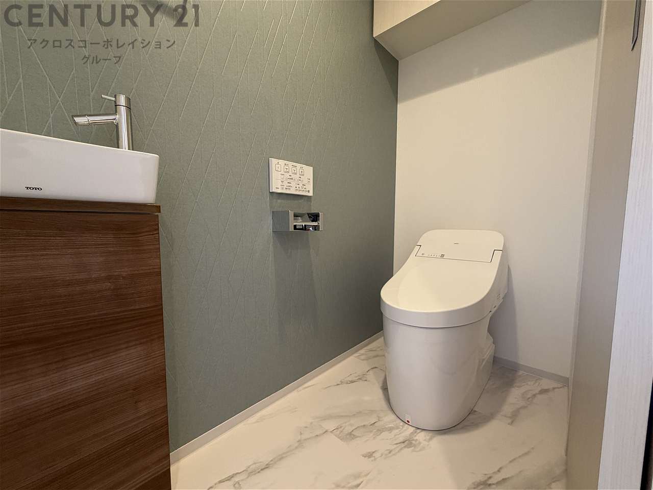 トイレ　トイレ内に手洗い用の洗面台あり