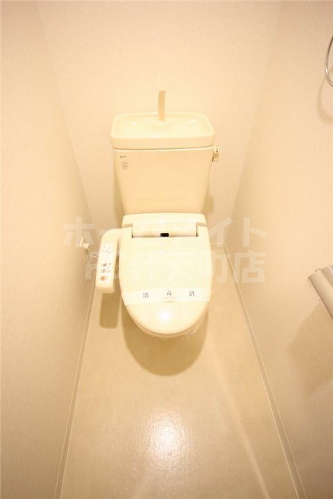 トイレ　落ち着いた色調のトイレです
