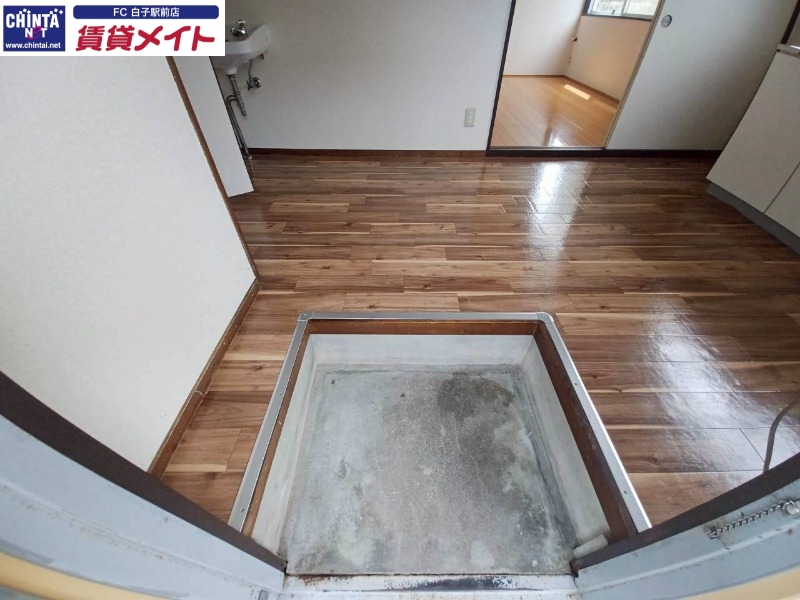 玄関　別部屋参照。現状優先になります。