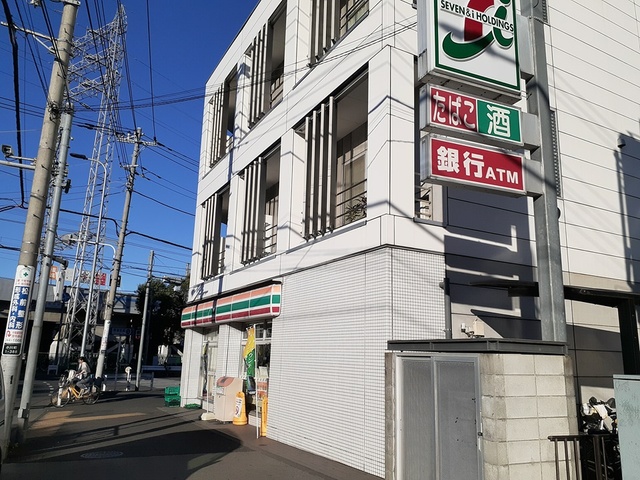 コンビニ　セブンイレブン（コンビニ）まで351m