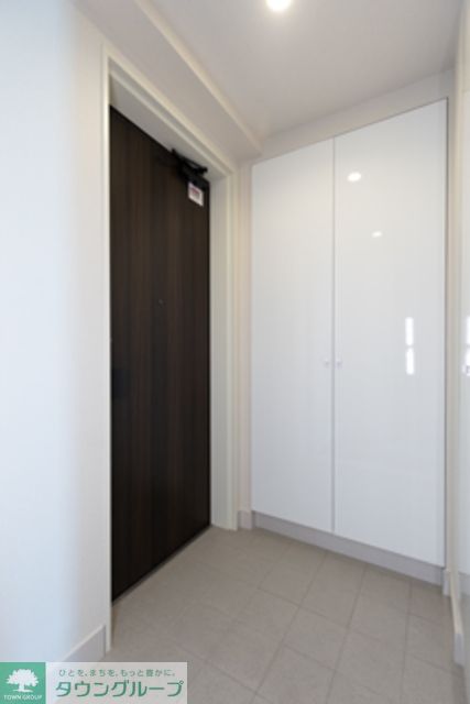 玄関　※写真は同タイプ住戸です。