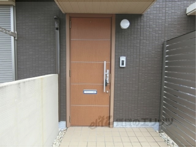 シエル・ブルーD棟の玄関写真
