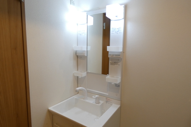 洗面設備　※同物件別部屋の参考写真です。