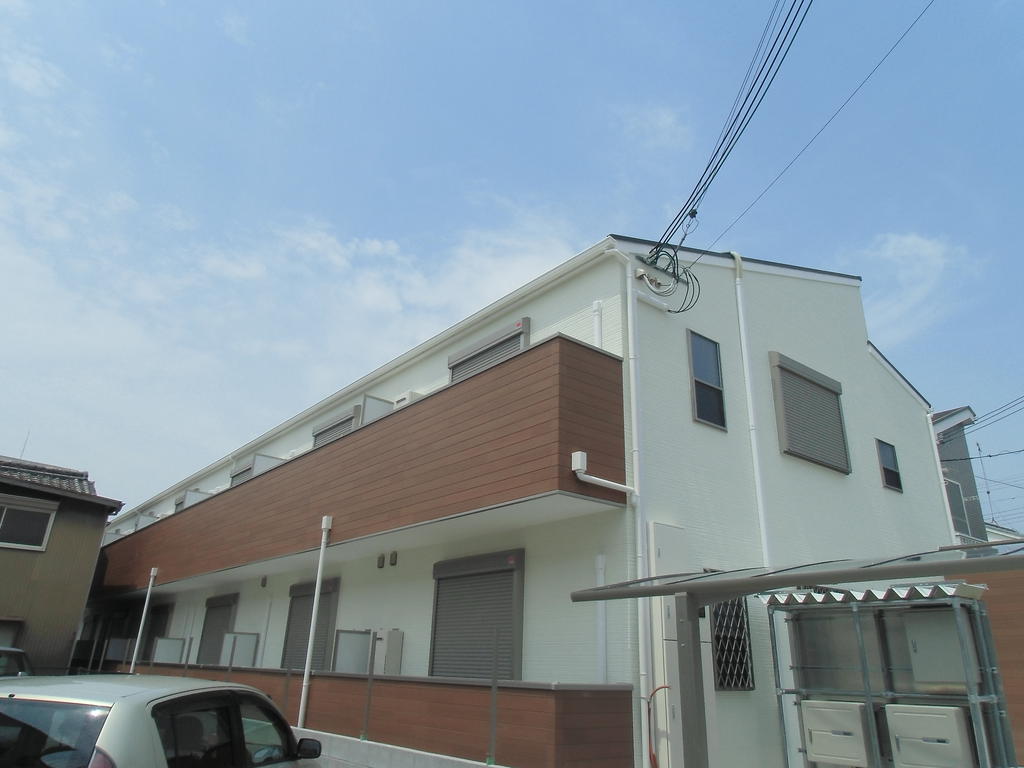 加古川市加古川町本町のアパートの建物外観
