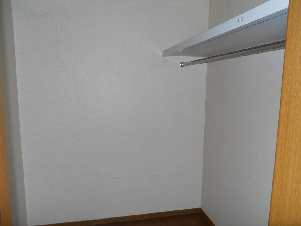 収納　広々・・・８帖洋室のクローゼット