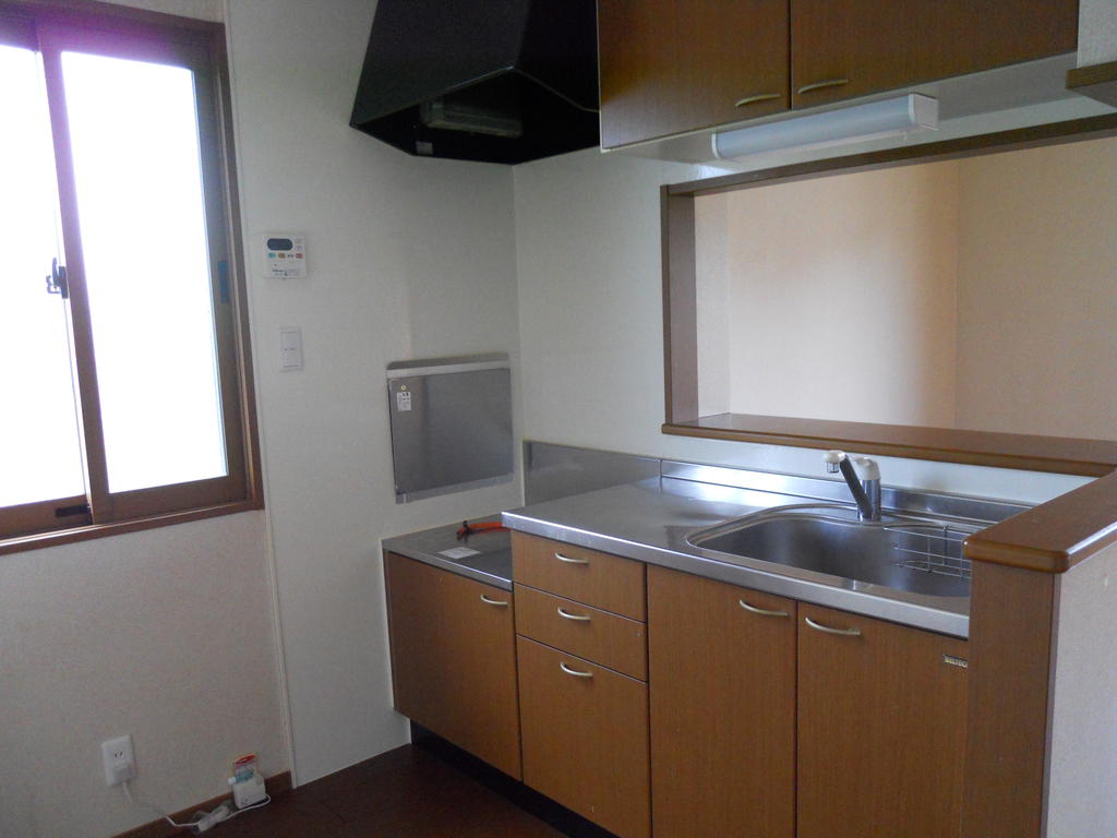 キッチン　カウンターキッチンは会話が弾み、窓付きも嬉しいですね！