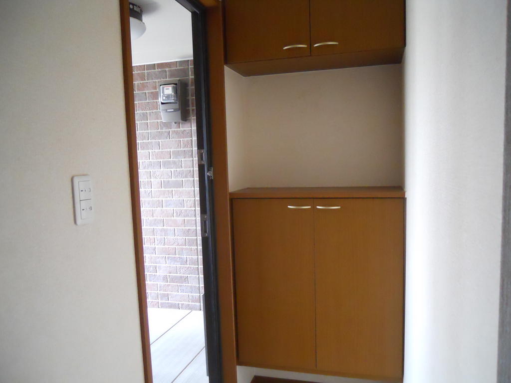 玄関　上下のスペースは修能力バッチリ！