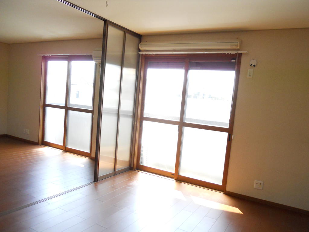 居室・リビング　タップリ入る陽差しはとても嬉しい！