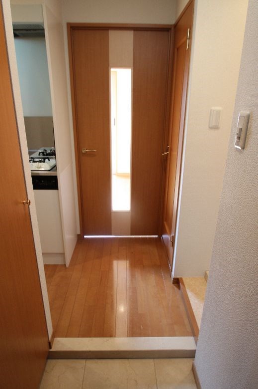 玄関　家具家電付きのお部屋