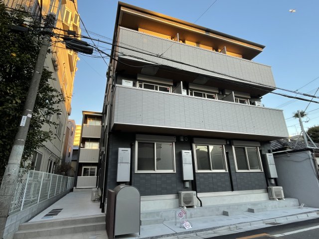 江東区大島のアパートの建物外観