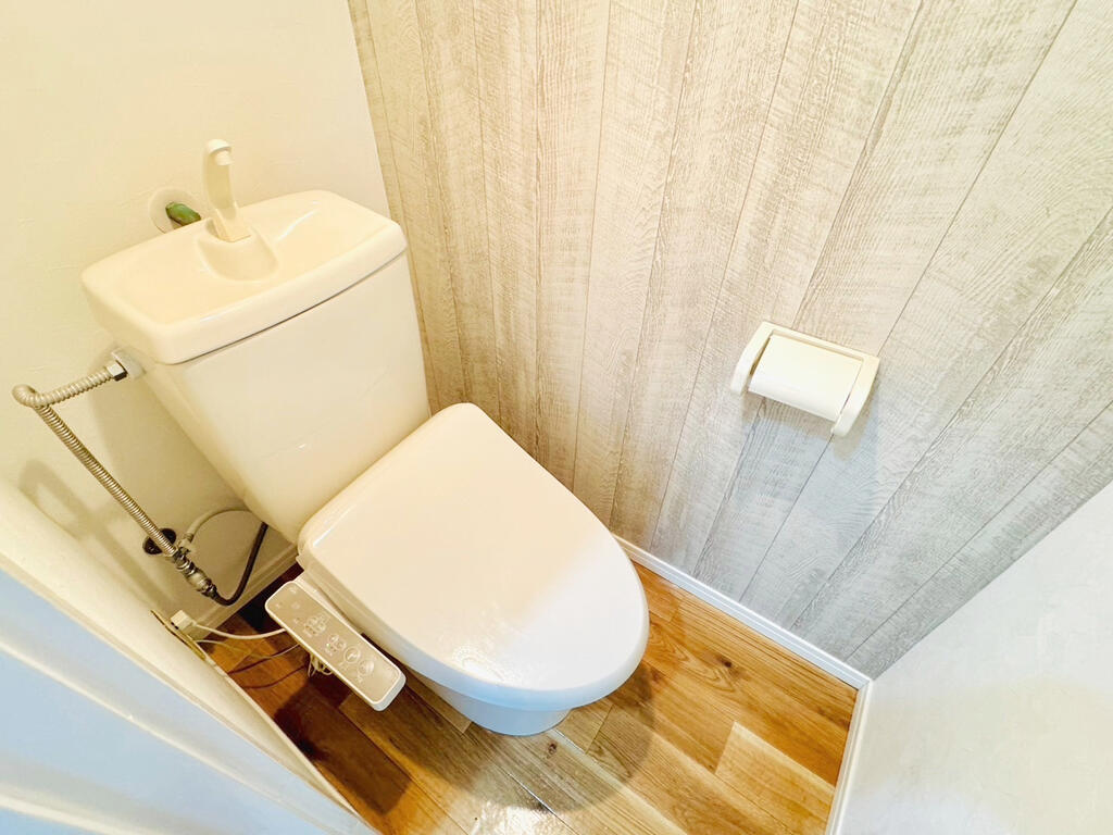 トイレ　他のお部屋の参考写真になります。