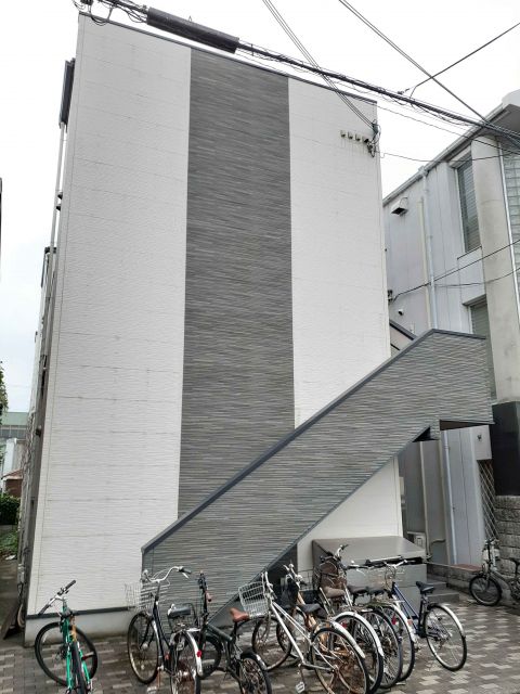 堺市堺区賑町のアパートの建物外観