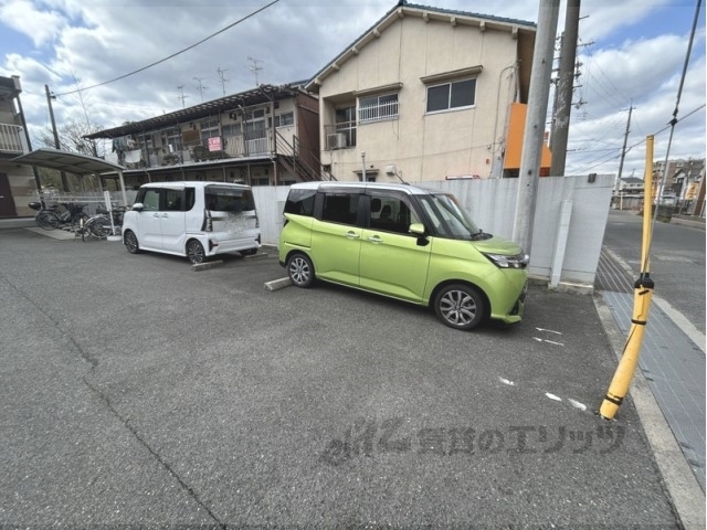 【香芝市瓦口のアパートの駐車場】