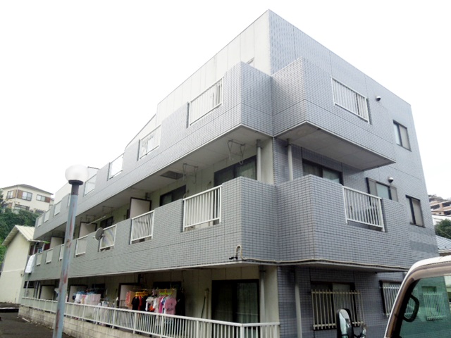 横浜市鶴見区東寺尾中台のアパートの建物外観