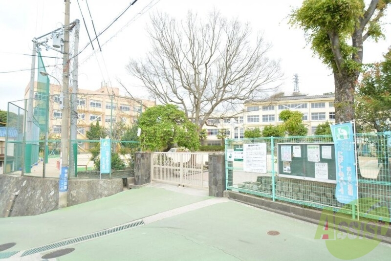 神戸市北区鈴蘭台北町のアパートの小学校