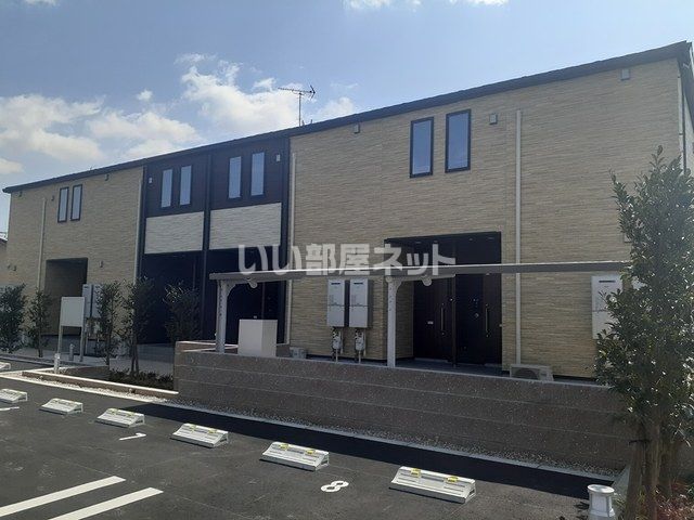 知多市寺本台のアパートの建物外観