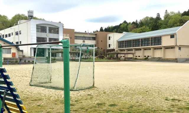 【犬上郡多賀町大字久徳のアパートの小学校】