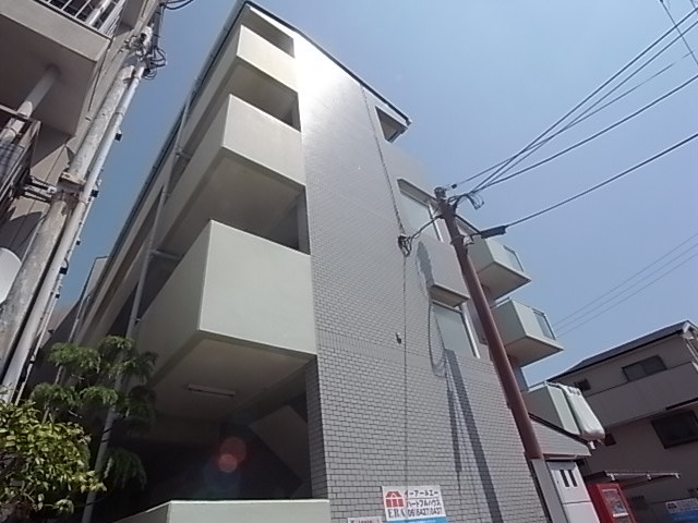 伊丹市西台のマンションの建物外観