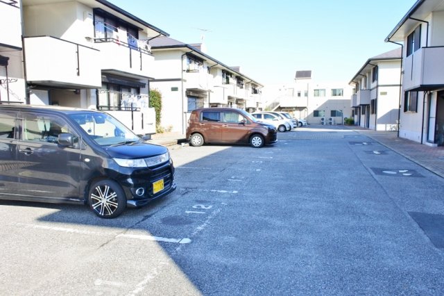 【ロイヤルコート鷲巣五番館の駐車場】