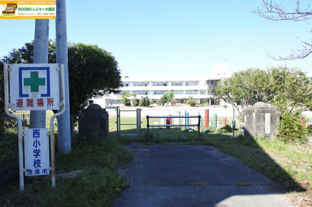 【ロイヤルコート鷲巣五番館の小学校】