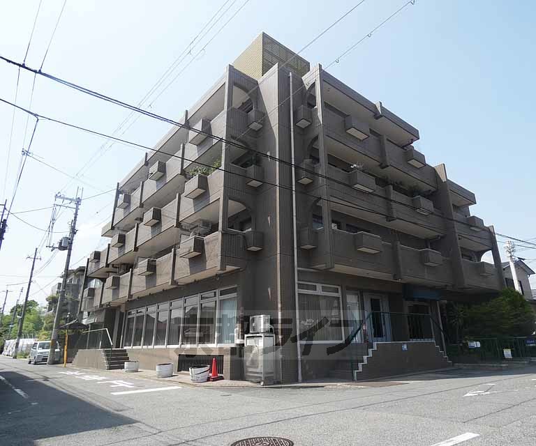 京都市北区上賀茂桜井町のマンションの建物外観