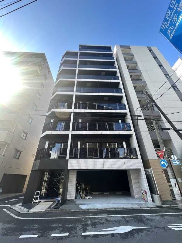 【川崎市中原区新丸子東のマンションの建物外観】