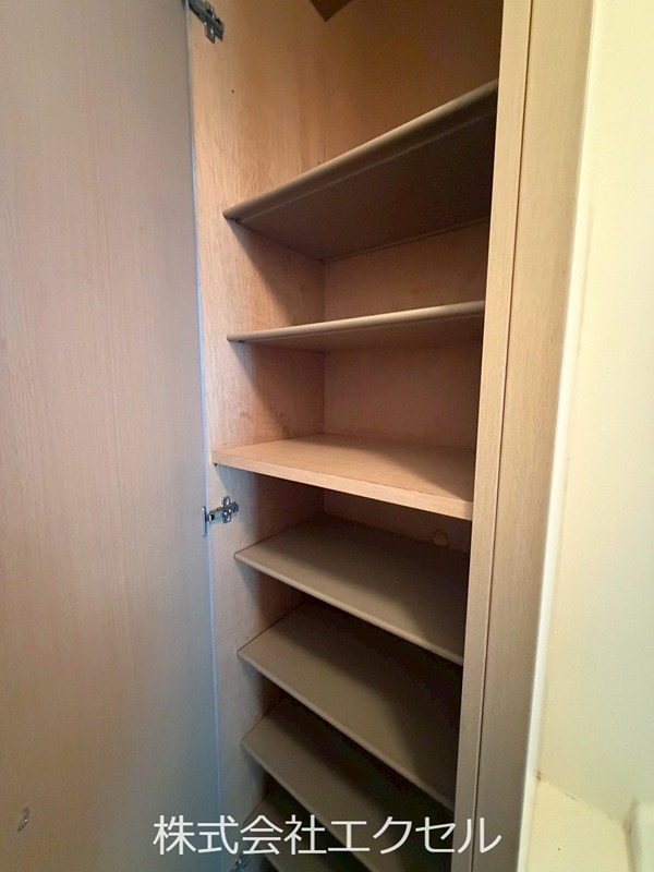 その他設備　シューズボックス完備の玄関です。