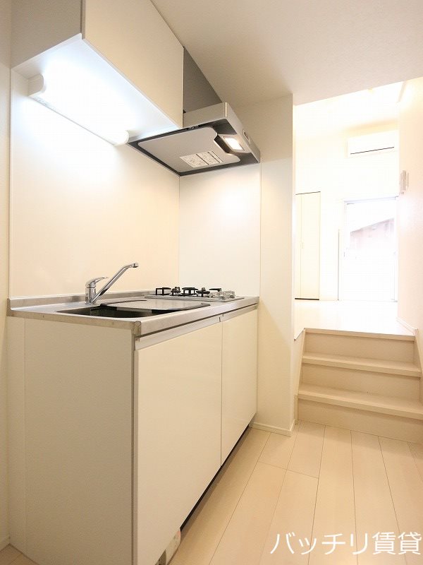 キッチン　同型タイプの為、現状を優先いたします。