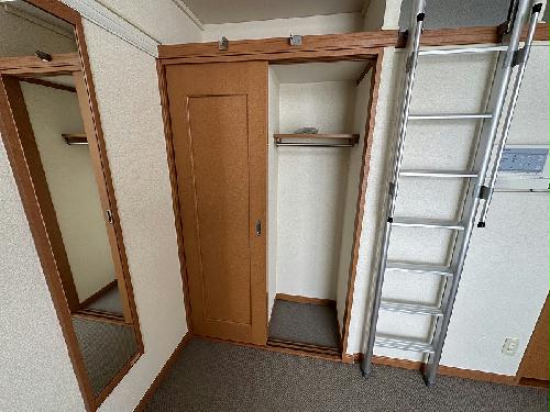 収納　扉収納上部も収納スペースとなります