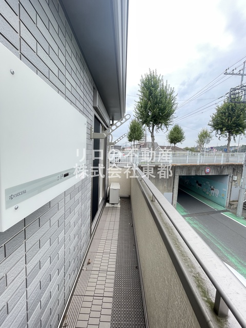 バルコニー　バルコニーがあるので洗濯物を太陽の下で干すことができます♪