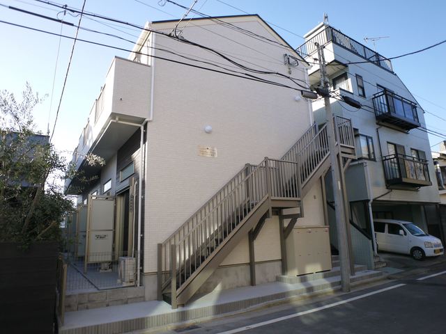 建物外観　京急本線「鶴見市場駅」徒歩5分のアパートです。