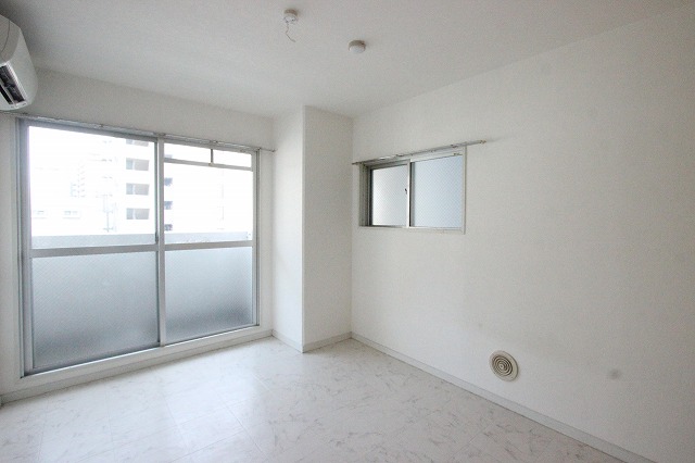 居室・リビング　同物件別号室の写真です。