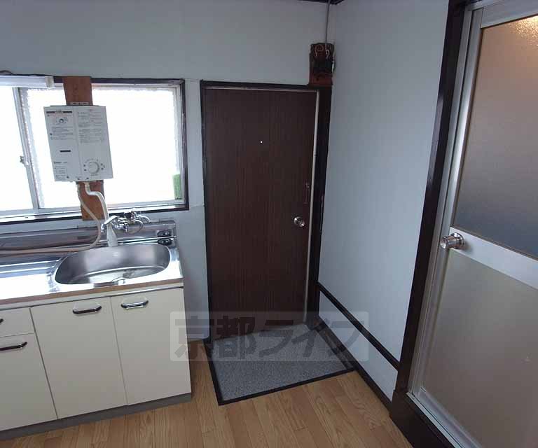 玄関　段差の低い玄関です。