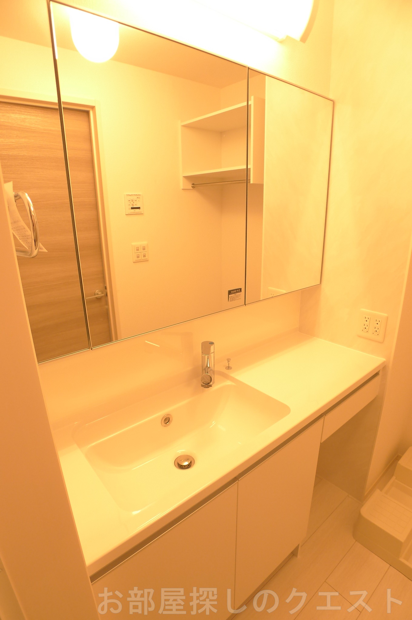 洗面設備　（写真は同仕様）