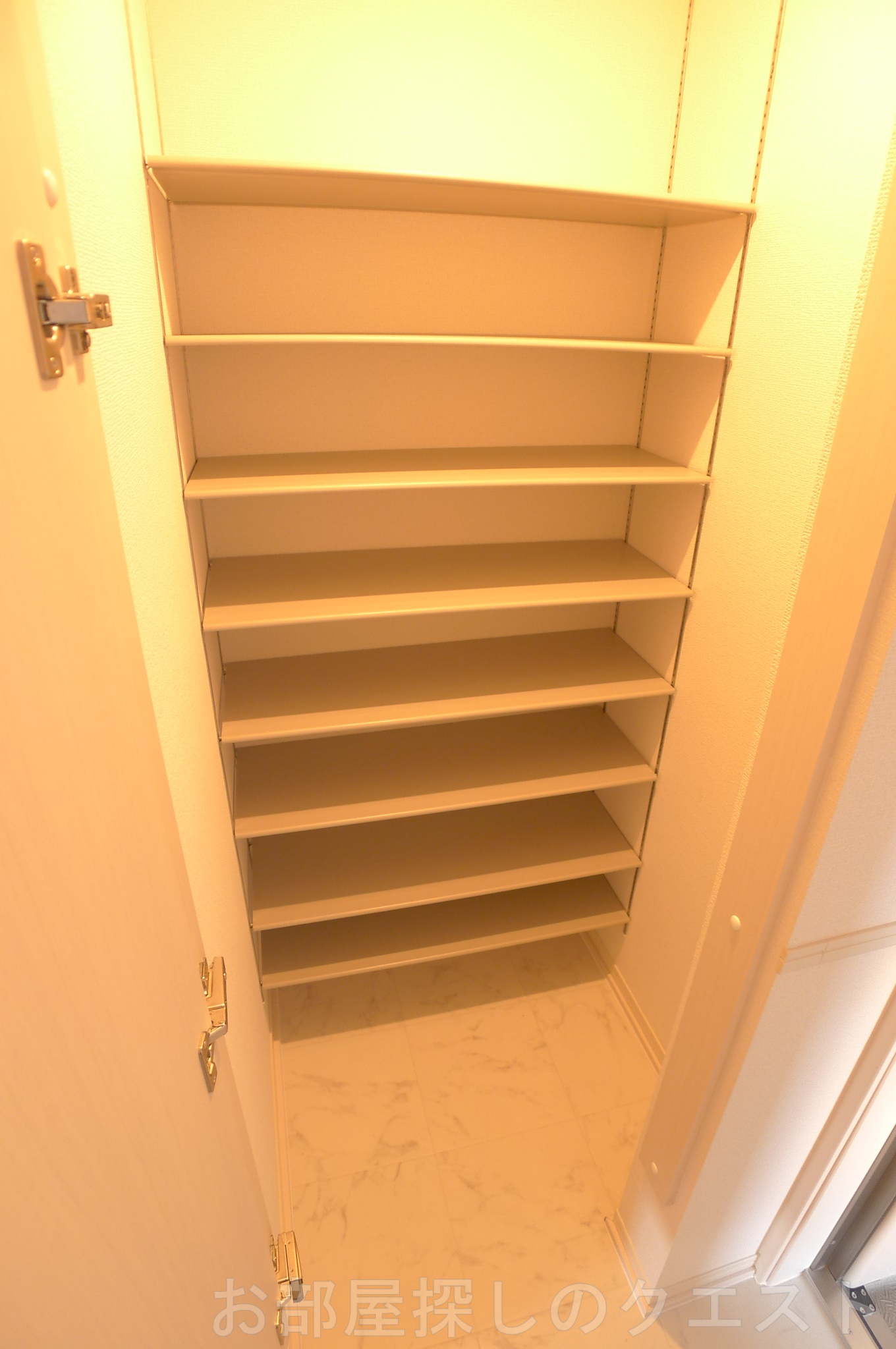 玄関　（写真は同仕様）