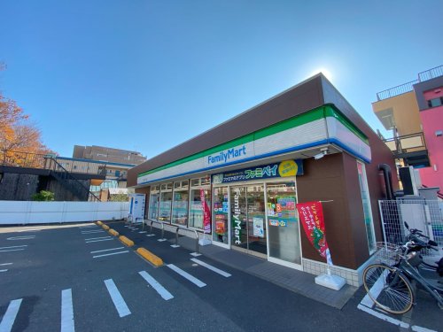 コンビニ　ファミリーマート 新松戸六丁目店（コンビニ）まで556m