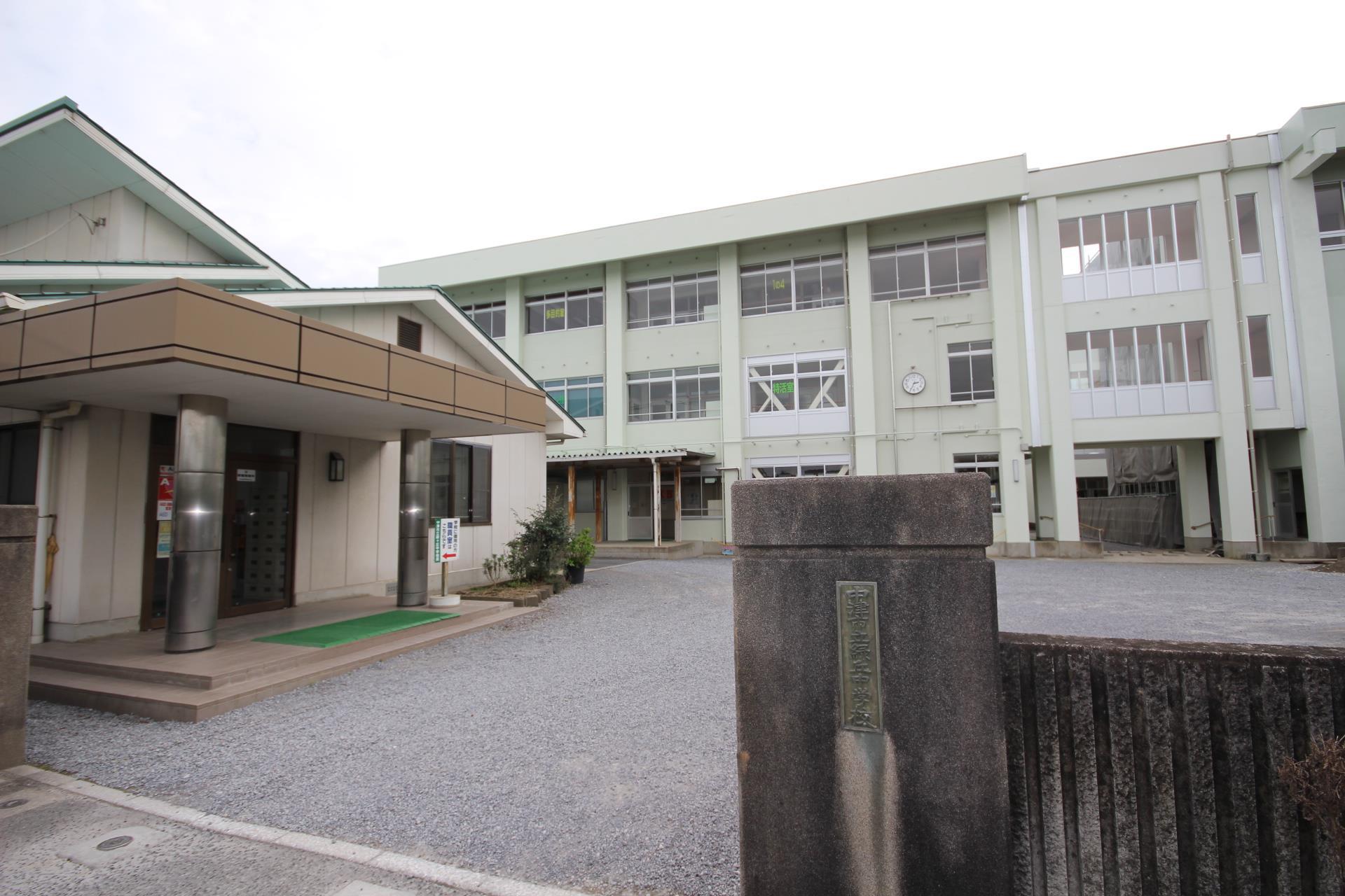 中学校　中津市立緑ケ丘中学校（中学校）まで1314m