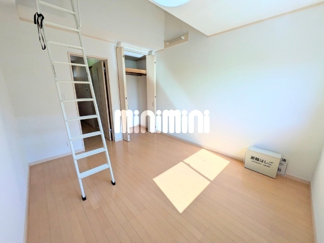 居室・リビング　明るい室内