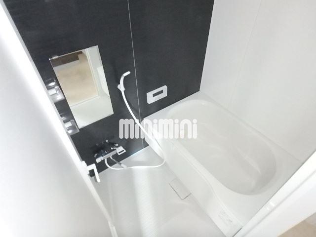 バス・シャワールーム　アクセントパネルがお洒落。