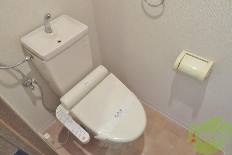 トイレ　バス・トイレ別で温水洗浄便座も付いているので快適に使えます。