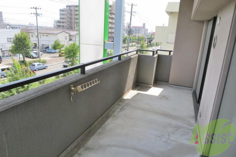 バルコニー　ベランダも広々。家庭菜園も出来ちゃいそうです。