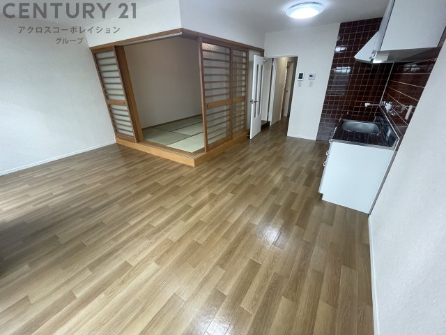 居室・リビング　明るくて広々13.5帖のリビングです♪