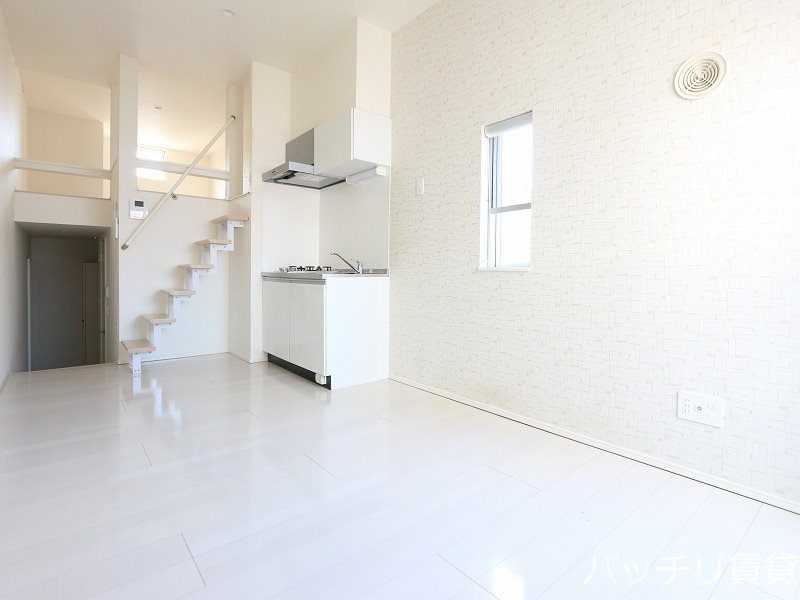 居室・リビング　同室タイプ掲載のため、現況を優先します。