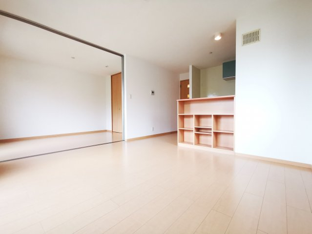 居室・リビング　別号室の画像です。ご参考下さい