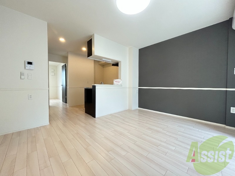 居室・リビング　１１．７帖のＬＤＫです。広々としてきれいですね。