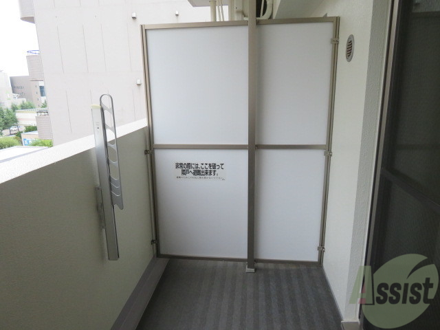 バルコニー　バルコニーは幅があり、広い印象を受けました。