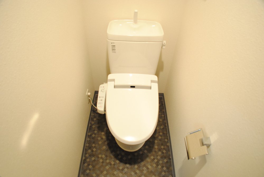 トイレ　アスヴェル南森町　温水洗浄便座