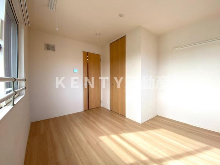 その他部屋・スペース　広くて明るい寝室