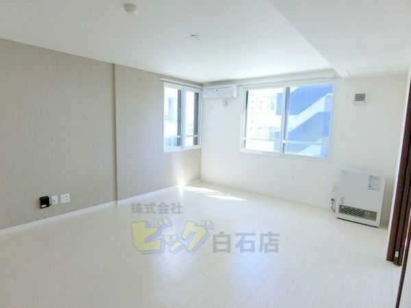 居室・リビング　日当たり良好で明るいリビングです♪