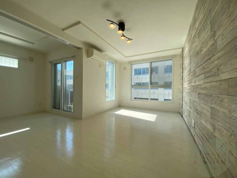 居室・リビング　広くてキレイなお部屋が広がっていて、充実した生活が送れそう。